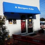 A Burgers Cafe - 白い店舗