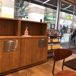 PLUS+ STAND COFFEE - 店内