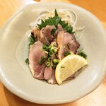 Ni hantei - 種鶏炭火焼き風たたき　450円