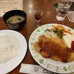 レストランカミヤ - 本日のランチ　ポークカツとフライエッグ　750円