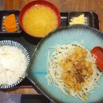 煮込み専門店マルミヤ - もや二郎定食　650円