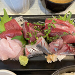 マルカツ - 美しい盛り付け　端に明太子も！