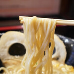 らーめん専門 和海 - 中太麺に白味噌スープが絡んで美味い！