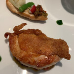 RISTORANTE IMAI - ホロホロ鶏のソテー 皮がパリパリ。モモ肉とささみの２つの部位で。 蕗の薹のソース。苦味があって、とても好み。