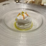 カロッツァ - カリフラワーのフランとホタテ風味のメレンゲ