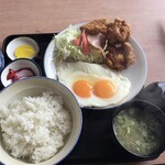 寒風山ドライブイン - 目玉焼き定食600円