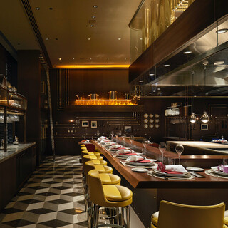 The floor and kitchen are integrated, and the furniture is designed by Louis Vuitton.