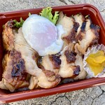 鳥勝 - 「半熟卵の若鶏照り焼き丼」500円也。税込。