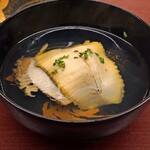 日本料理 久丹 - 京都府舞鶴産のアワビと加賀蓮根饅頭のお椀