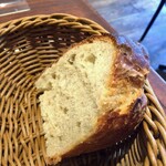 ランデヴー・デ・ザミ - 自家製のパン