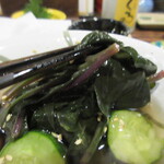 くろ屋 - 金時草ときゅうりの酢の物