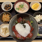 酒房 灘 - まぐろ山かけ丼(粕汁変更)(ミニ粕汁･小鉢3品･漬物･果物付)