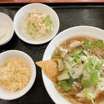 はすの里 - 鶏ラーメン、サラダ、ミニチャーハン、タピオカミルク