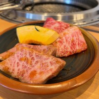 焼肉おしわら 雅 - 上タンユッケランチ 1600円
                      映え増ユッケ +1200円