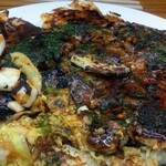 Yamamoto Okonomiyakiten Honten - 焦げて崩れた…焼き