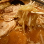 らーめん ポアル - 中細ちぢれ麺