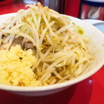 ラーメン二郎 - 汁なし半分＋ニンニク多め＋青ネギ