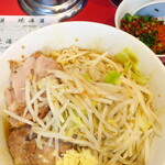 ラーメン二郎 - 汁なし半分＋ニンニク多め＋青ネギ