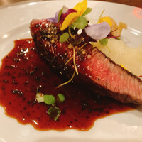 イノーヴェ - お肉　ドカン！とボリューム満点〜
                    熊本産黒毛和牛イチボの薪焼き
                    ★炭で無く、「薪焼き」のところが素晴らしい♬
