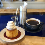 hitoma コーヒーとお酒 - ハンドドリップコーヒーと生クリームたっぷり乗せプリン