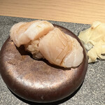 Sushi Karasu - ホタテ
                        肉厚。アッサリとしてズシンとくる旨味。