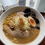 麺屋 雪風 すすきの店 - この時はネギの下に鶏チャーシューが潜んでいることを知る由もなく(°Д°)