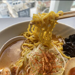 麺屋 雪風 すすきの店 - モチモチした麺