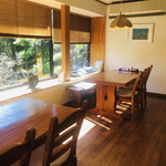 智月庵 - 右手奥のテーブルに座ります