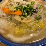 Hakodate Ramen Daimon - 濁り強めなスープ