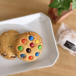 クッキーショップ アンジー - カラフルチョコと大好きなチョコチャンク!!
シュガーバタークッキーも一緒に購入ʕ •́؈•̀