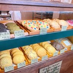 クッキーショップ アンジー - 美味しそうなクッキーがズラリ。
1枚のサイズは直径10cm程で結構大きいんですよ⸜⌄̈⃝⸝‍