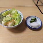 とんかつ燕楽 - ポテサラ（小）とカツ丼付属のお新香