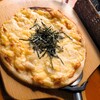 Macaret - 明太子とお餅のピザ¥1080。餅、オニオン、３種のチーズということ！
