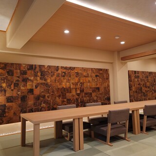 【座椅子席】
                                          お席の選択はお電話にて承ります