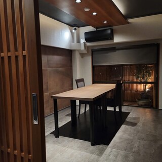 有名人もお忍びで通う、完全予約制のお店。