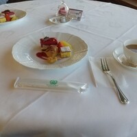 シンフォニー東京湾クルーズ - アフタヌーンクルーズのケーキと紅茶