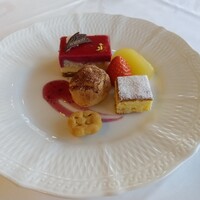 シンフォニー東京湾クルーズ - 甘酸っぱいケーキとスイーツ