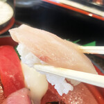 回転寿司 日本海 - あまり食べる機会が少ない「カジキ」。脂が乗っていて美味しいです。