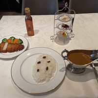 tcc GINZA - スパイシーカレーポークカツレツ添え。銀座のランチ本で心を奪われたセット。
