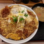 Katsuya - カツ丼の松（８９２円）、豚汁（１０５円）です。