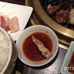 町屋やきにく密陽家 - 2013.1.20(日)17時 1名予約 塩ホルモン盛り合わせ715円は、ニンニク醤油をお願いして＼(^o^)／