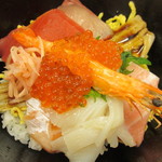 とれとれ横丁 - 海鮮丼　￥1,460