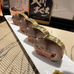 酒肴場 屯 - 八戸前沖サバ棒寿司¥250×2