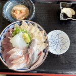 氷見 魚市場食堂 - 氷見浜丼 やわやわ盛 並盛(1870円)