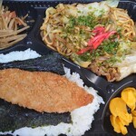 べんとうのピクニック - 焼きそばのり弁当292円。