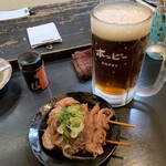 寅屋 - ホッピー黒とスジ煮でスタート