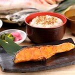 Salt-grilled coho salmon set meal