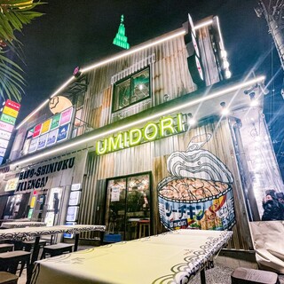 開放感ある席から雰囲気あるお席が選べるお店