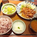 Yayoi Ken - しょうが焼定食670円＋サラダ90円(税込)