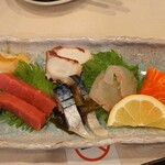 Robata Sushi Hikari - 刺し身盛り合わせ 一人前 1000円